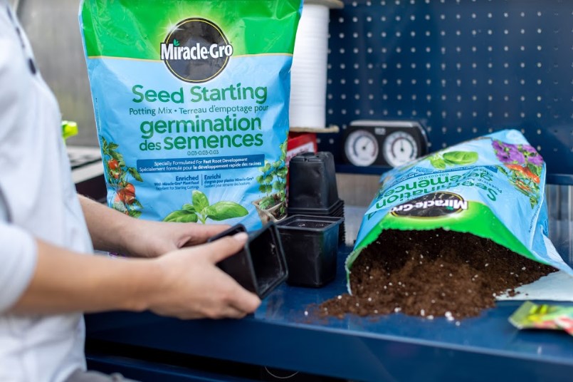 Miracle Gro Seed Starting Mix 8.8L Lifestyle 1