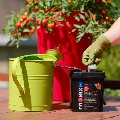 ProMix Organic-Based Garden Fertilizer for Tomatoes Vegetables and Fruits 9-16-16 Lifestyle 1