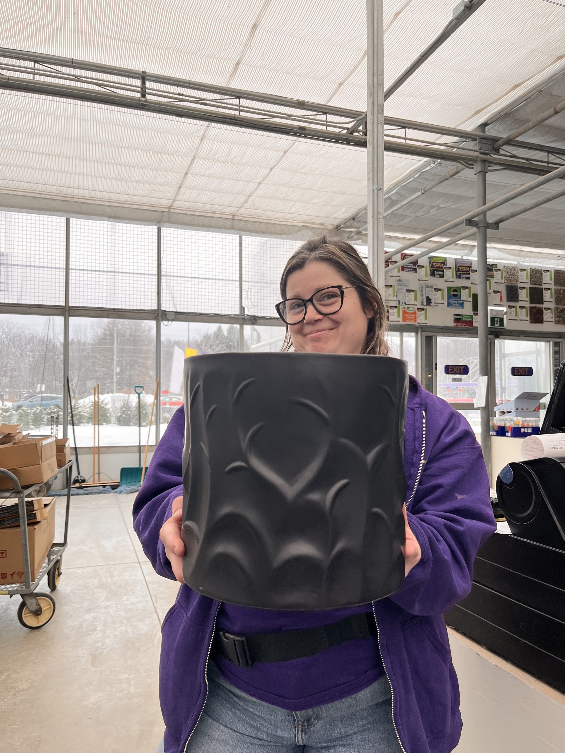 Noir Leaf Pot – Charcoal (10″)