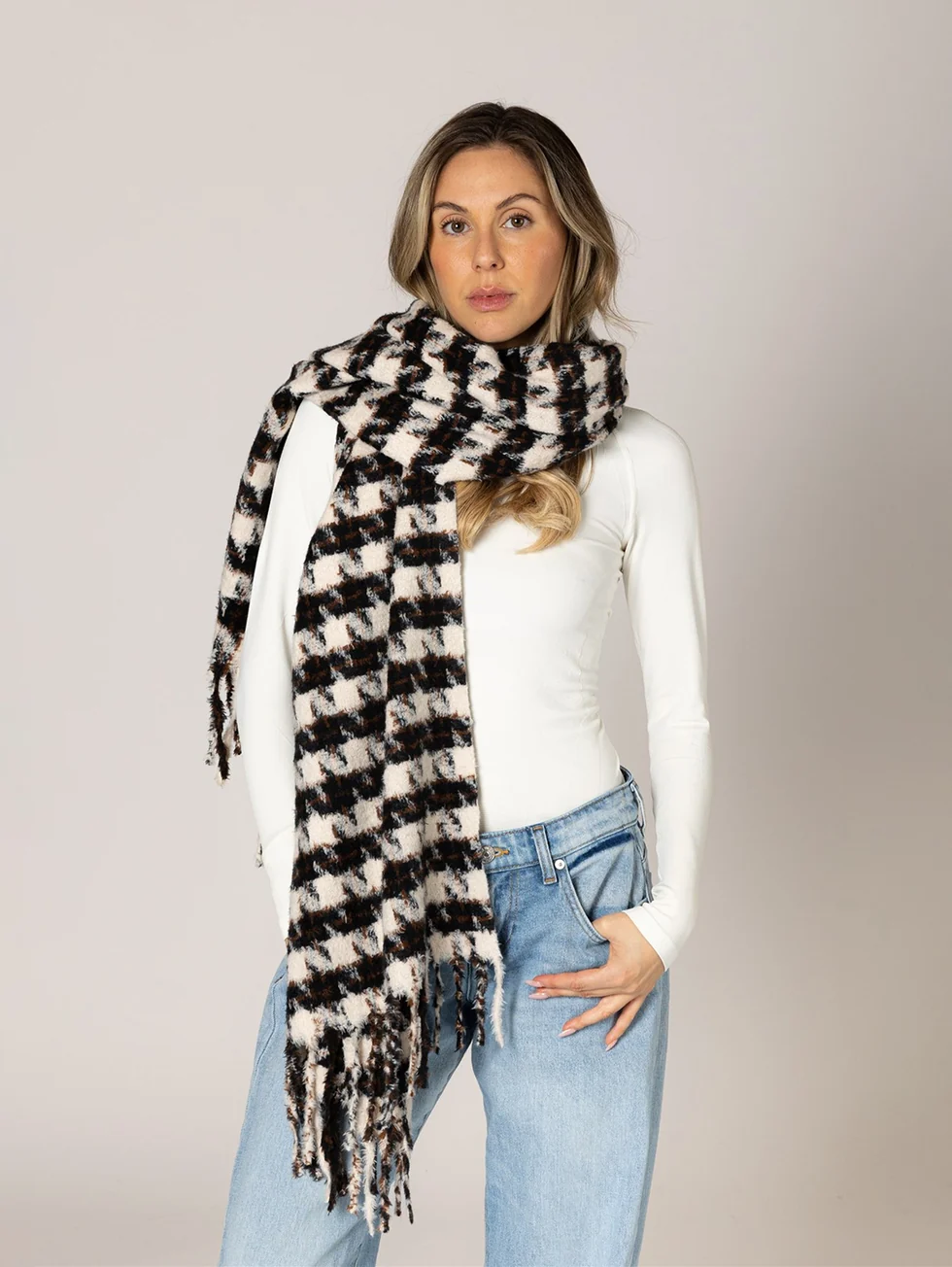 Lyla & Luxe - Houndstooth Supersoft Scarf