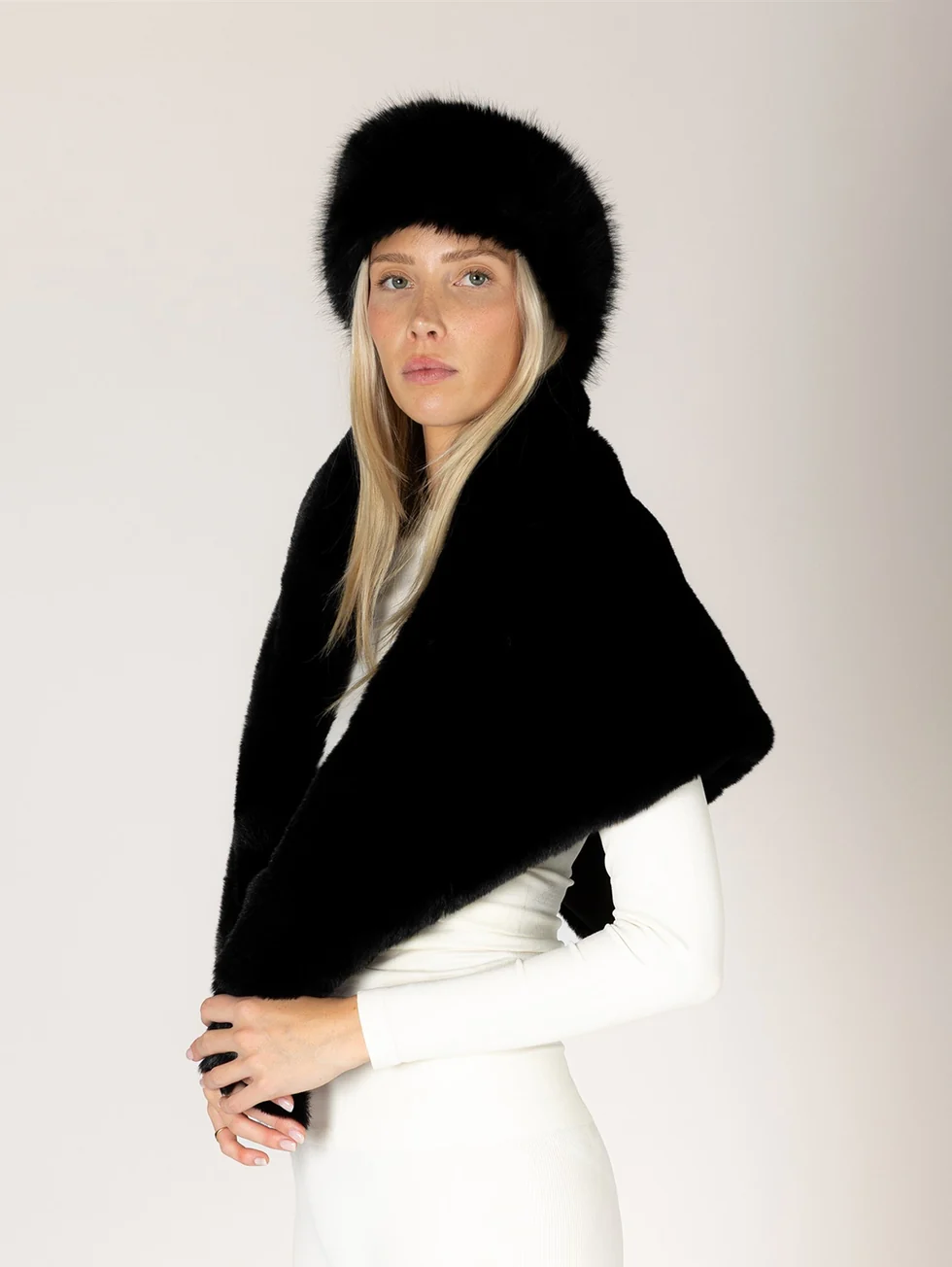 Lyla & Luxe - Triangle Faux Fur Scarf